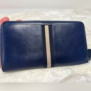 Authentic BALLY Wallet Purse Long Wallet Navy Blue with Tan stripe. Mens zip